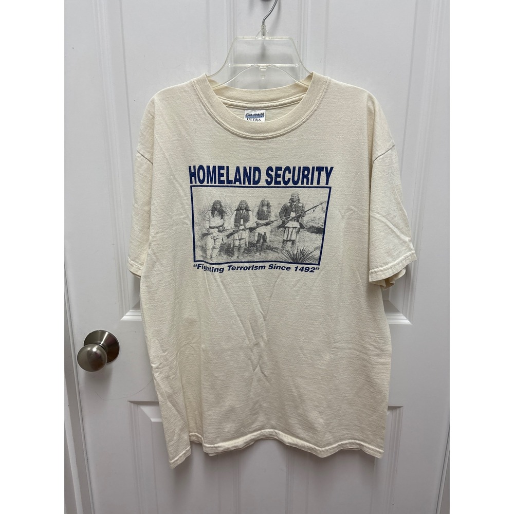 Gildan Homeland Security Fighting Terrorism Since 1492 Graphic T-Shirt Medium